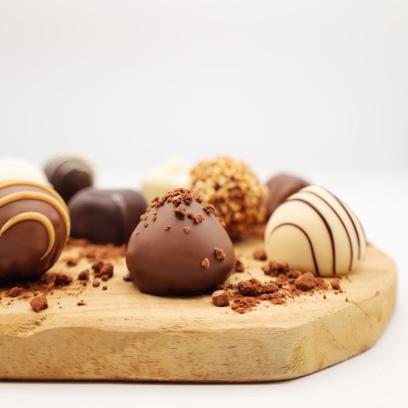 Cutie eleganta praline belgiene asortate Festive Bruyerre 21 buc